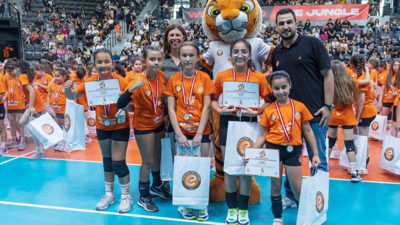Eczacıbaşı Spor Kulübü Mini Voleybol Şenliği gerçekleşti