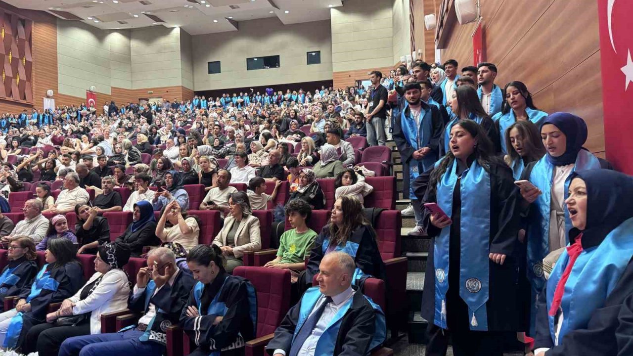 KAYÜ’de ‘sadakat yeminli’ mezuniyet
