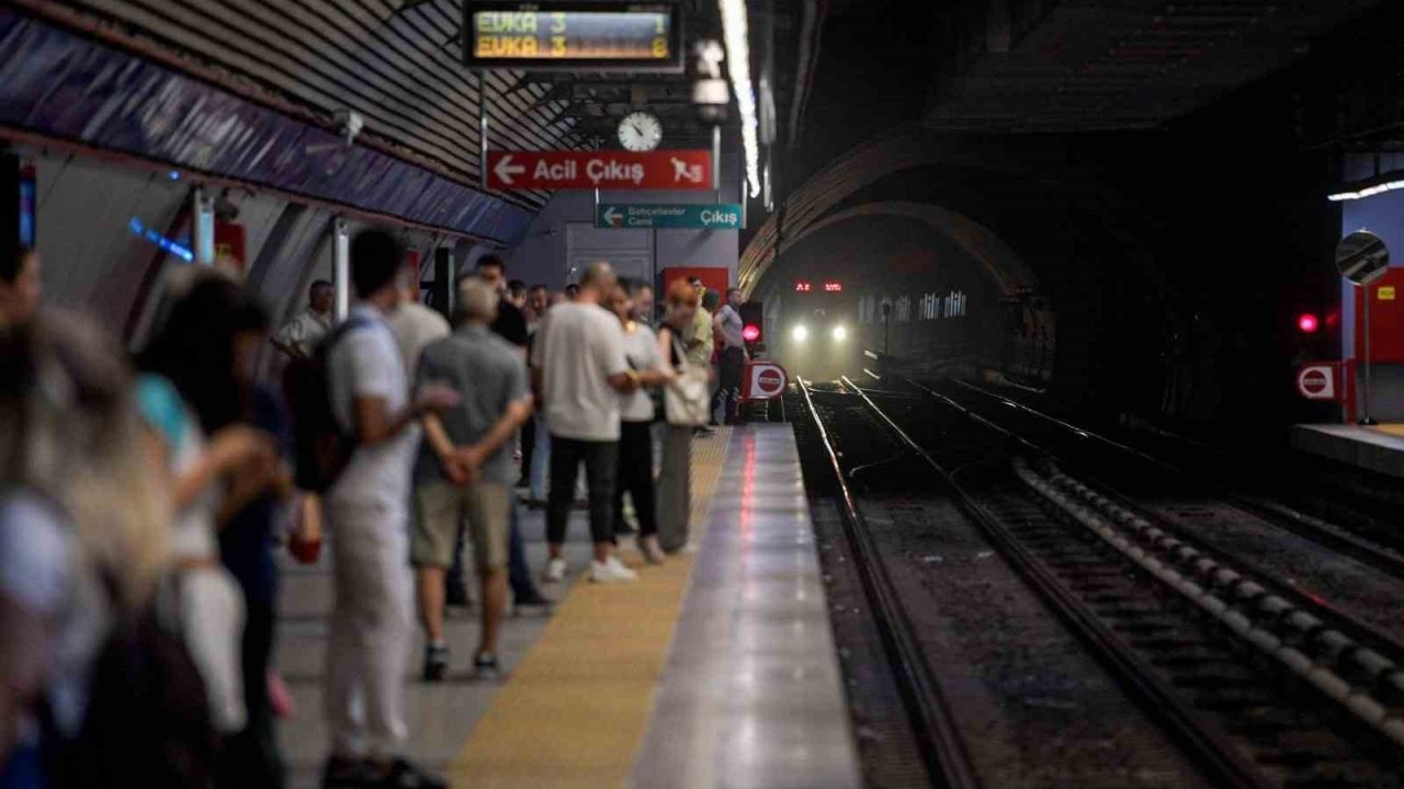 İzmir’de kablo hırsızlığı girişimi metro seferlerini aksattı