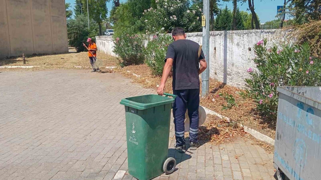 Efeler Belediyesi’nden gıda çarşısında temizlik çalışması