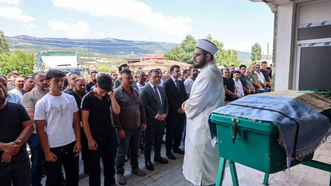 Sevilen muhtar son yolculuğuna uğurlandı