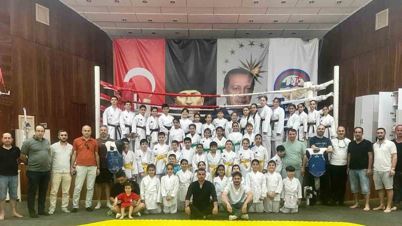 Körfez’de 45 karateci bir üst kuşağa terfi etti