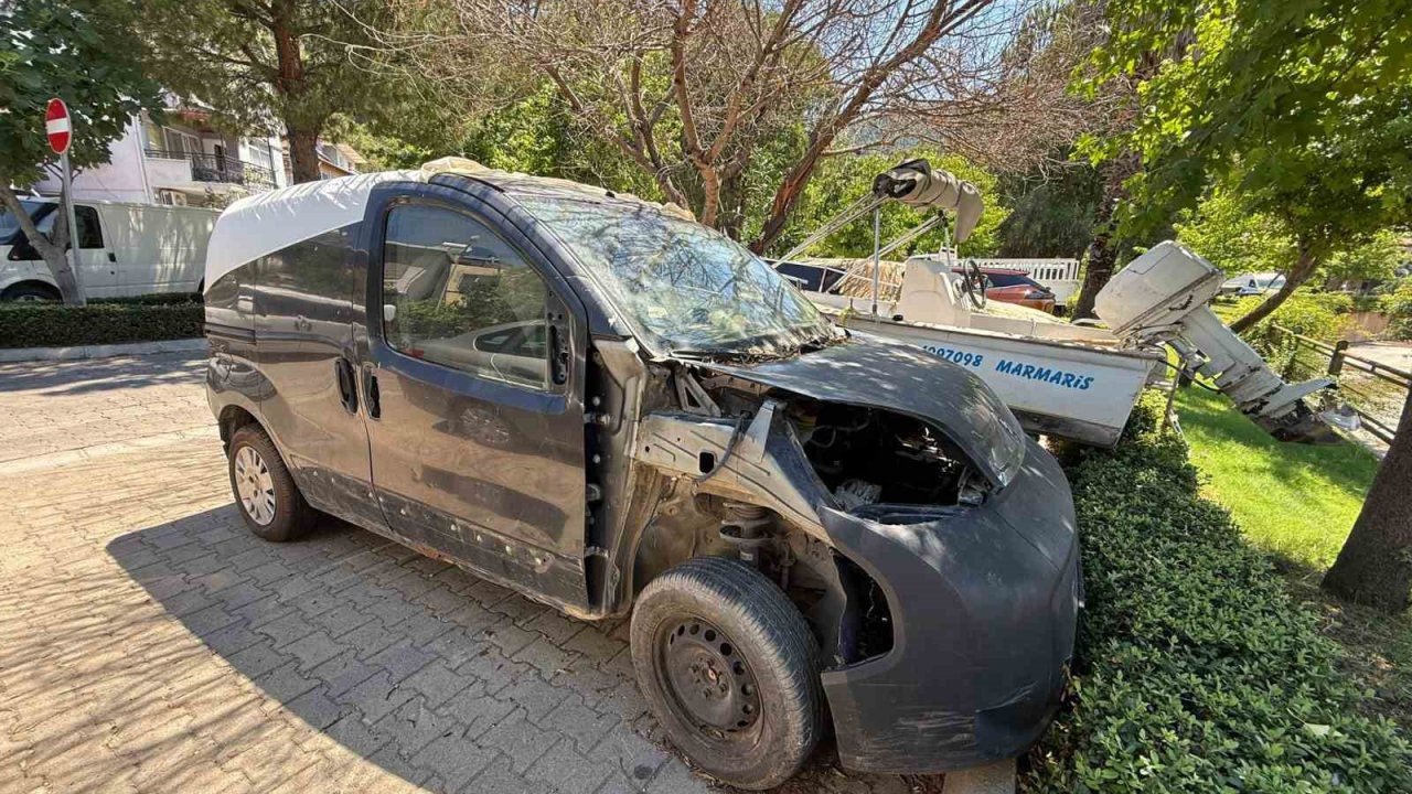 Marmaris’te terk edilmiş araçlar ve hurdalar toplanacak