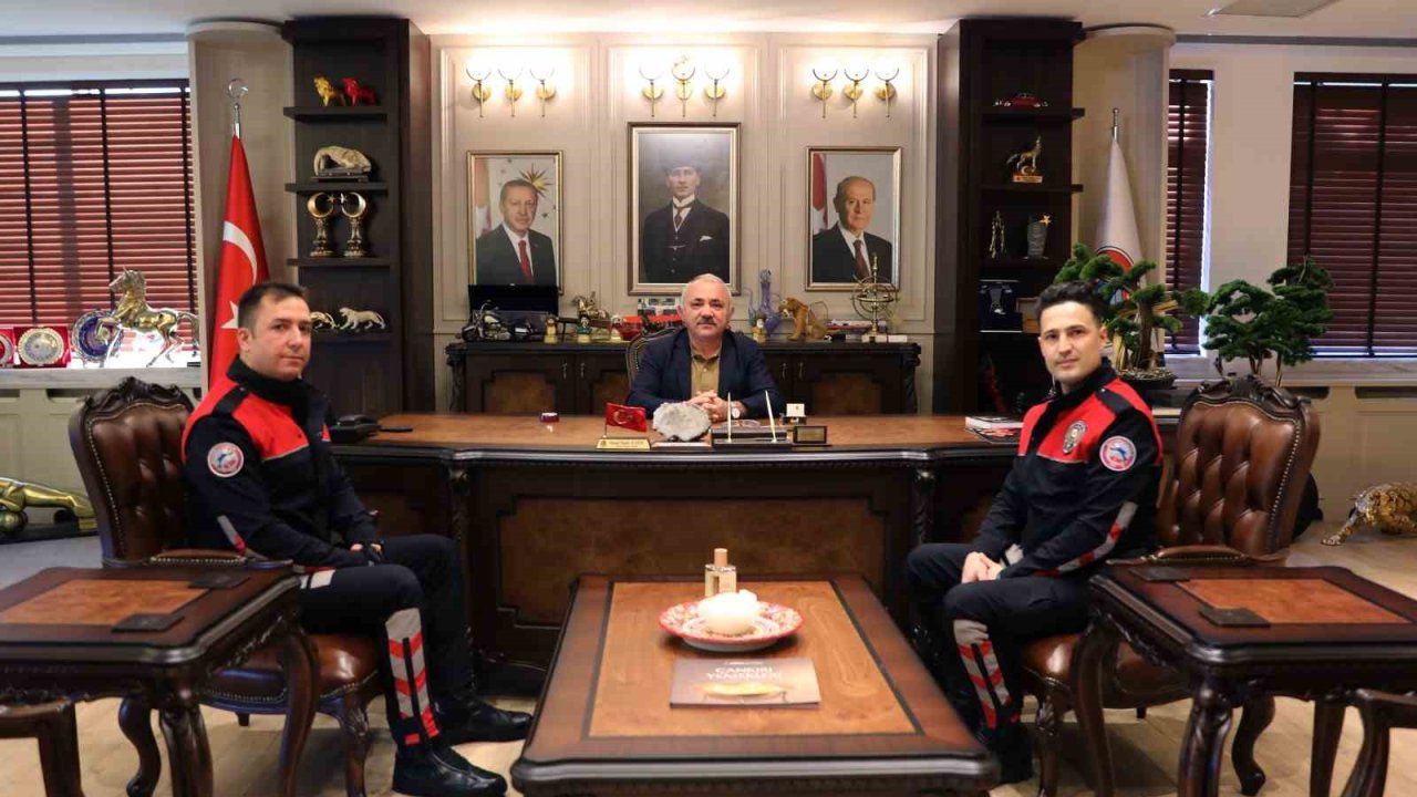 Başkan Esen, heimlich manevrasıyla hayat kurtaran polis memurlarını tebrik etti