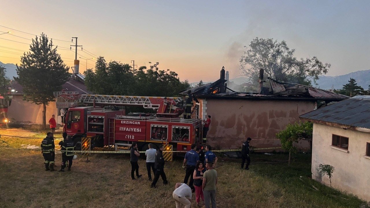 Emekli öğretmen yangında hayatını kaybetti