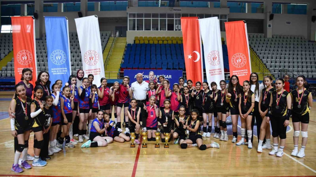 Mini Kızlar Voleybol Müsabakaları sona erdi