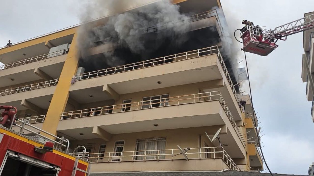 İskenderun’da apartman dairesinden alevler yükseldi