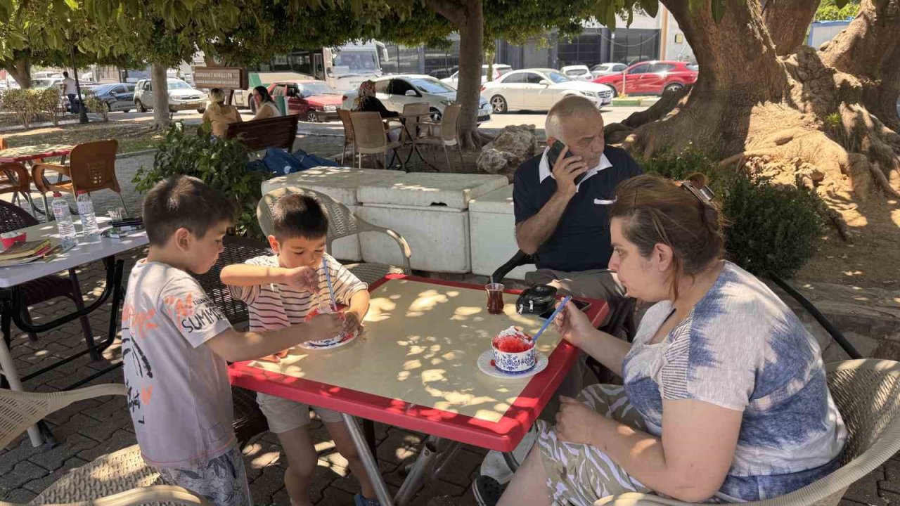Adana’da hava sıcaklıklarının yükselmesiyle ’bici bici’ satışları başladı