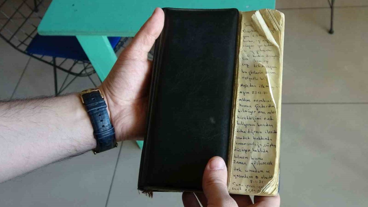 55 yıllık asker hatıra defteri, bir aşkı, ayrılığı ve dönemin izlerini gün yüzüne çıkardı