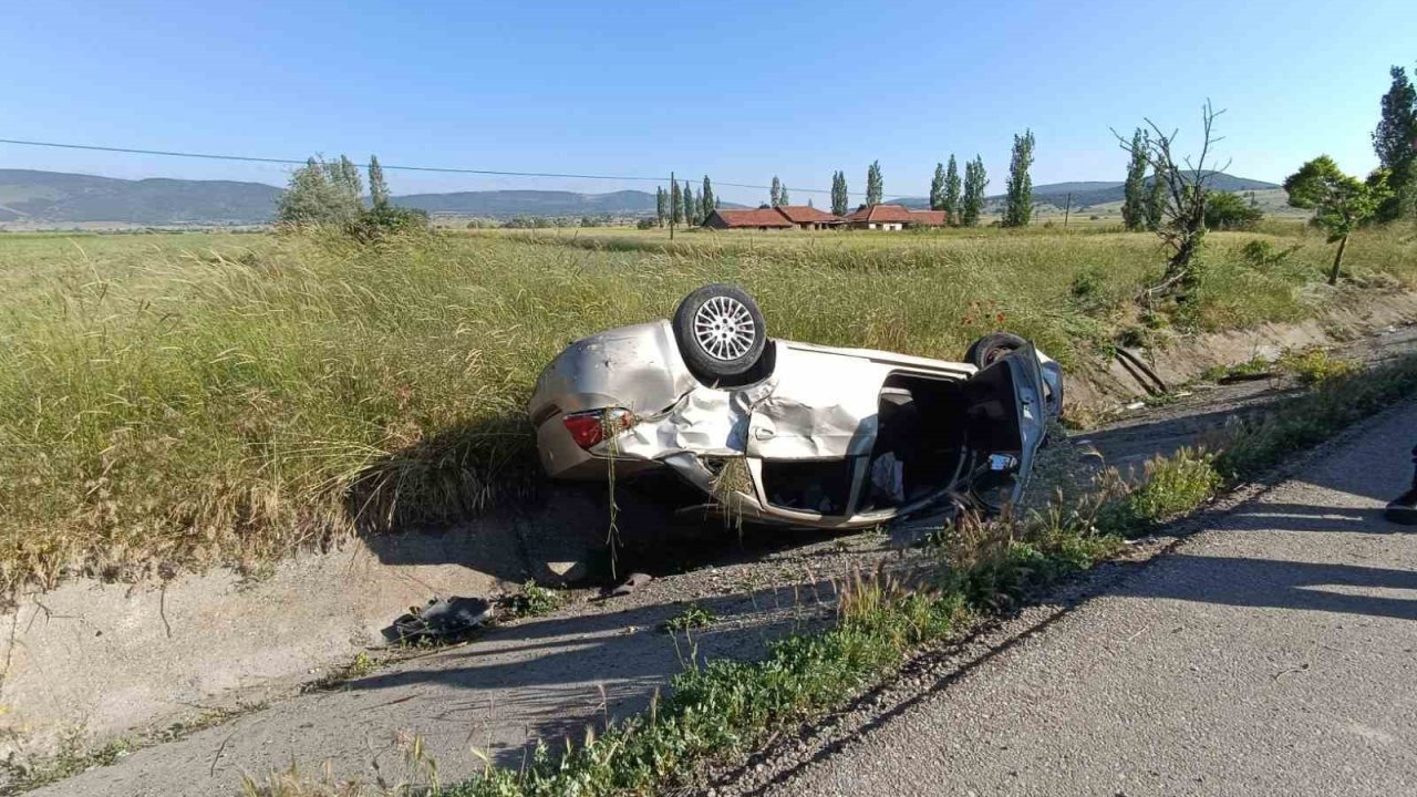 Devrilen otomobilde bir kişi öldü, 3 kişi yaralandı