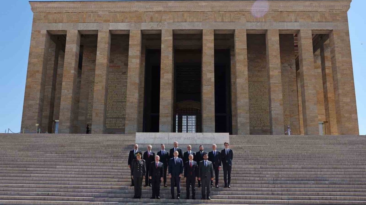 Polonya Cumhurbaşkanı Nawrocki, Anıtkabir’i ziyaret etti