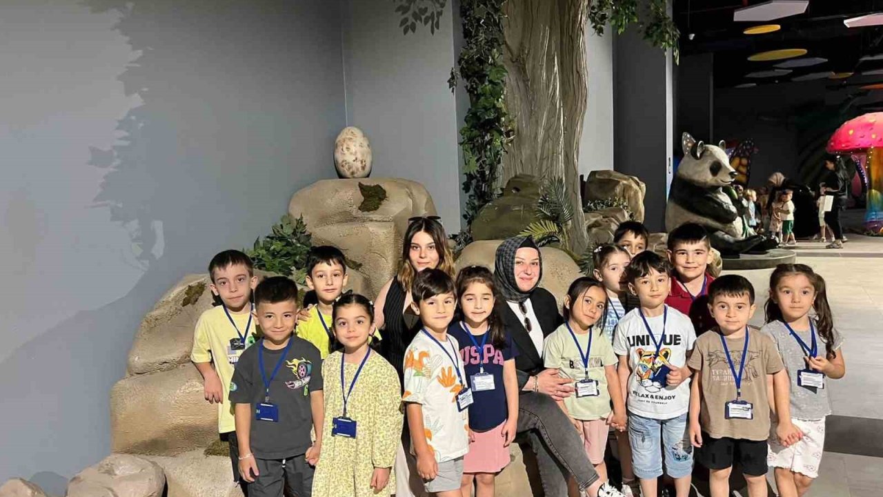 Minikler keşif ormanı ve ışıklı masal sergisine hayran kaldı