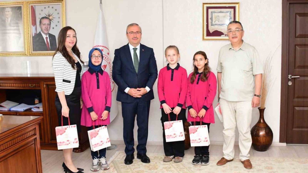 Ortaokul öğrencilerinden Gazze’deki yaşıtları için anlamlı kitap