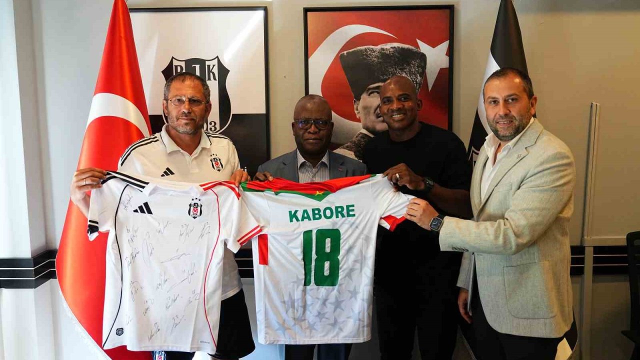 Burkina Faso Büyükelçisi Vinta Some ile Spor Büyükelçisi Charles Kabore’den Beşiktaş’a ziyaret