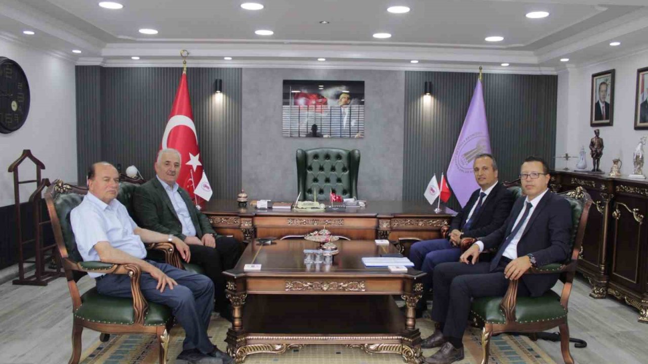 Defterdar Özdemir, esnaf temsilcileriyle bir araya geldi