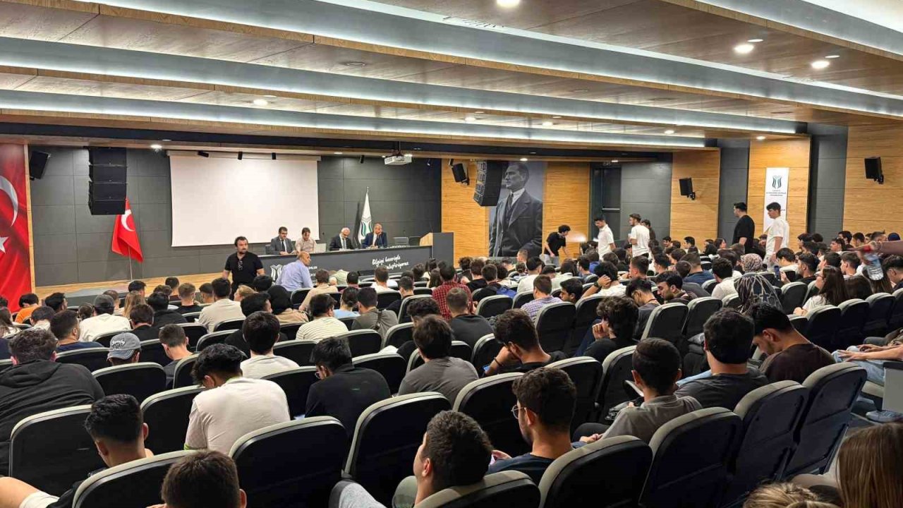 Akademisyenler ve yetkililer öğrenciler için toplandı