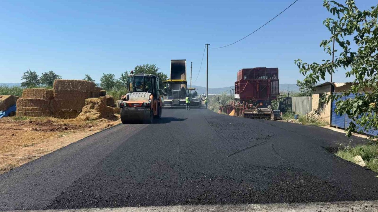 Aydın’ın tüm ilçelerinde eş zamanlı yol çalışmaları sürüyor