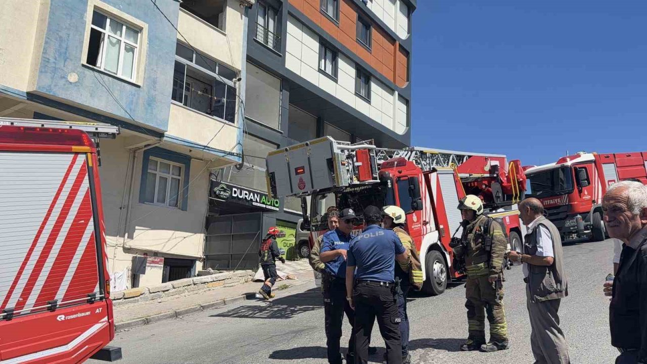 Çatı katında çıkan yangının ardından dikkat çeken iddia: "Şikayet ettik, ev yandı"