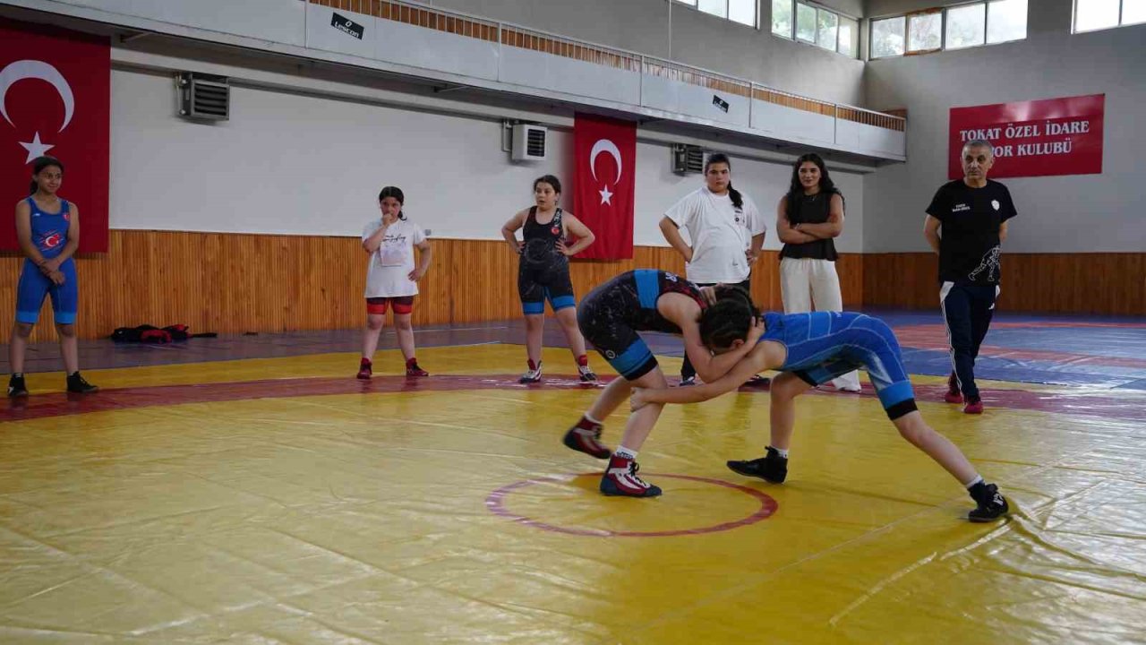Kız çocuklarının güreş hayali Nesrin Baş’la büyüyor