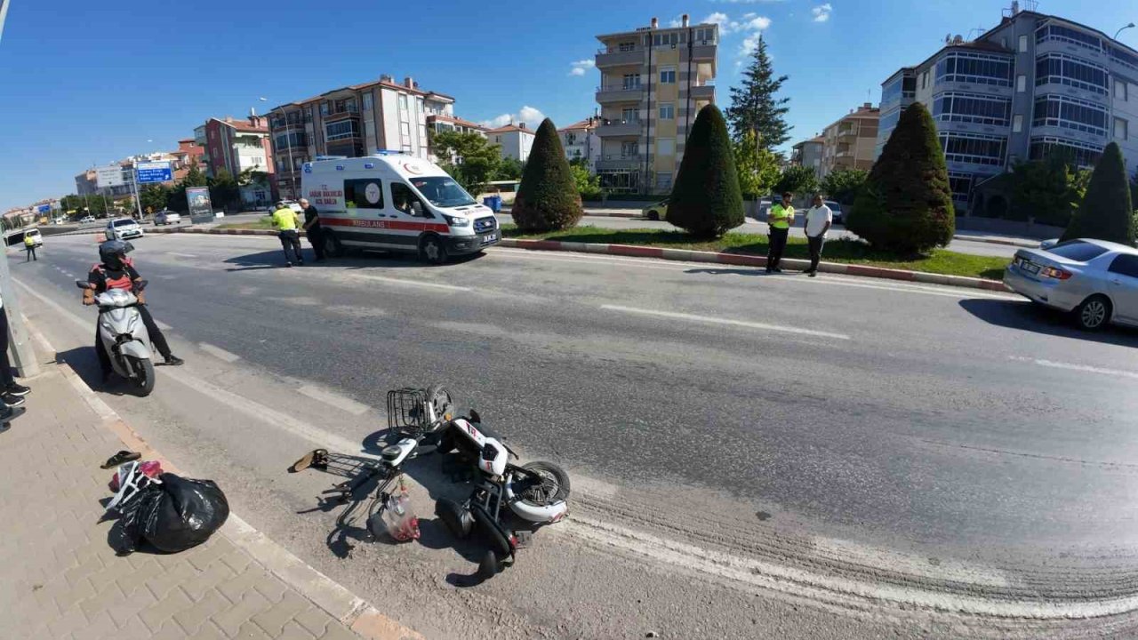 Karaman’da otomobille elektrikli bisiklet çarpıştı: 1 yaralı