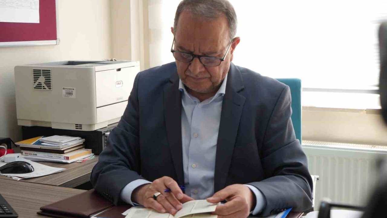 Bayburtlu eğitimci mezun olduğu okulda 37 yıldır öğrenci yetiştiriyor