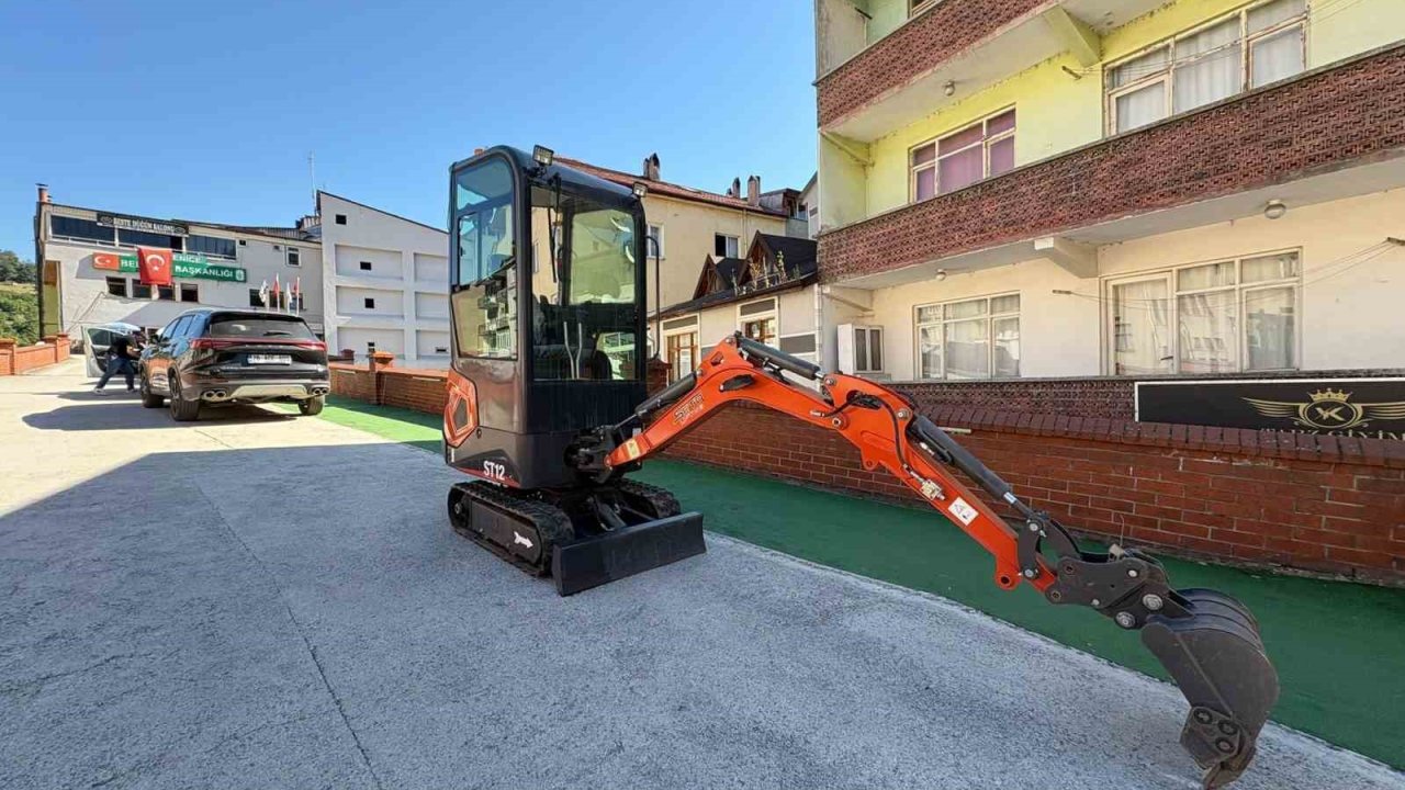 Yenice Belediyesinin araç filosuna mini ekskavatör desteği
