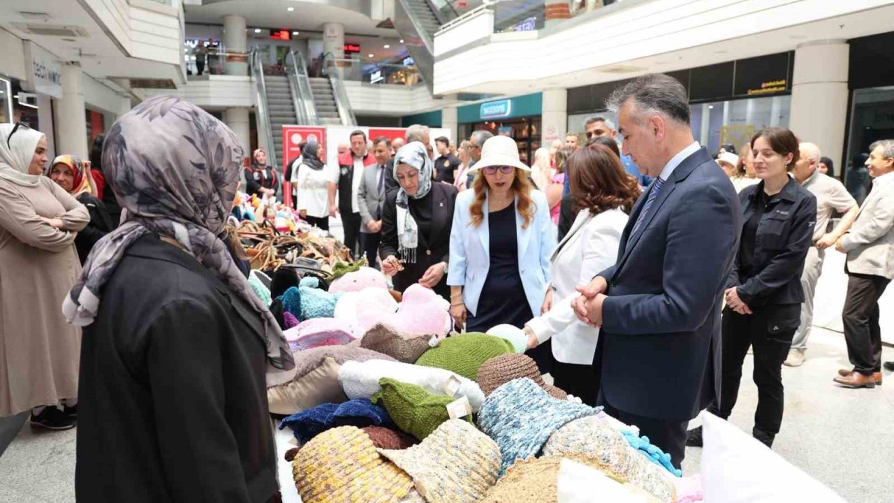 Karabük’te kursiyerlerinin el emeği ürünleri  sergilendi