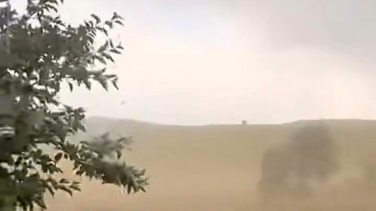 Bingöl’de şiddetli fırtına kameralara yansıdı