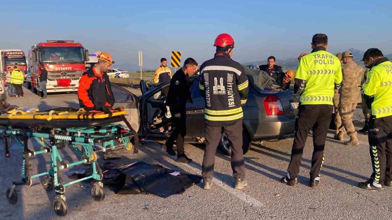 Erzurum’da otomobil kamyonete çarptı: 3 ölü, 3 yaralı
