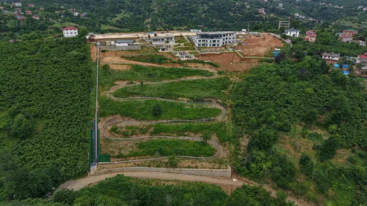 40 kilometre hız, 850 metrelik parkur; Karadeniz’in en uzun dağ kızağı Trabzon’da hizmete giriyor