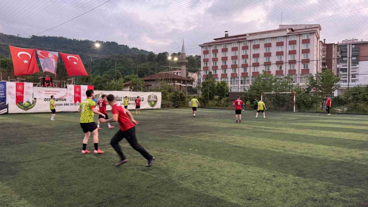 Bakanlığın pilot spor projesi Artvin’de gençleri sahaya indirdi