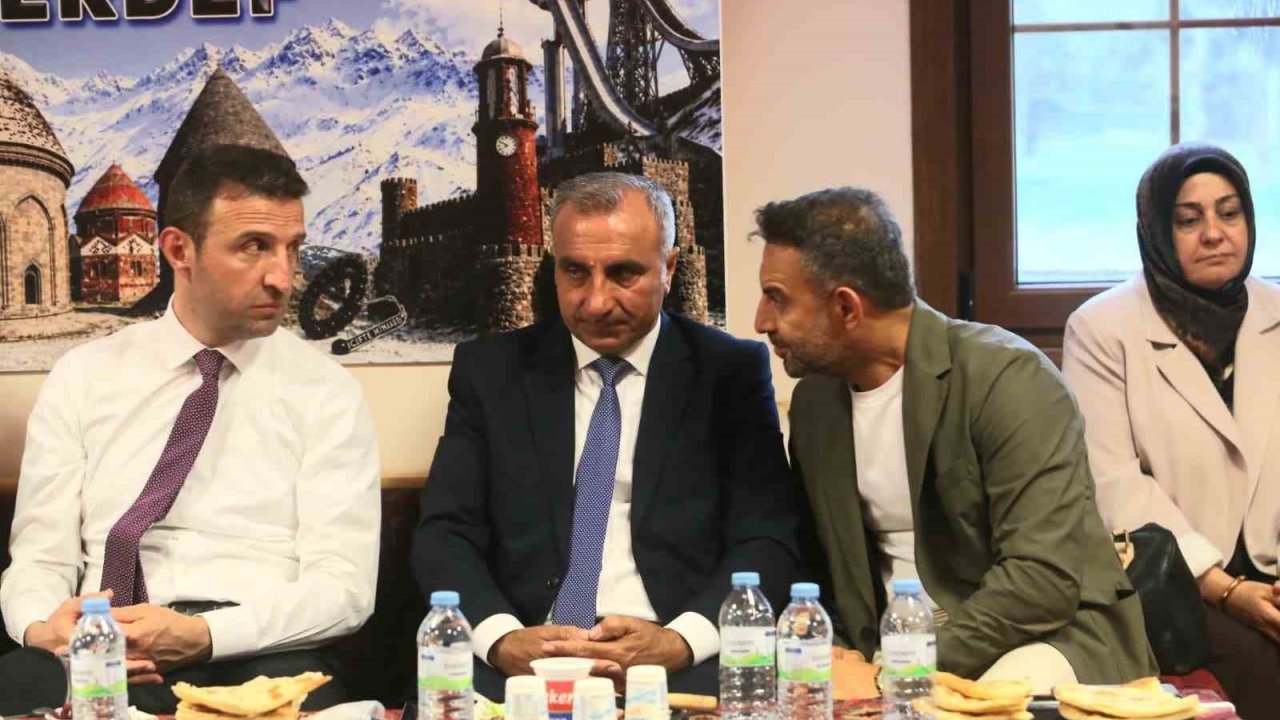 Erzurum Evi’nde buluştular:  Birlik ve beraberlik mesajı verdiler