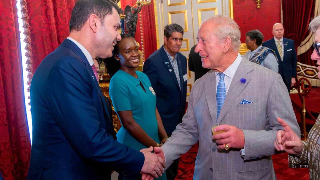 Bakan Kurum, İngiltere Kralı Charles’ın ev sahipliğinde düzenlenen resepsiyona katıldı