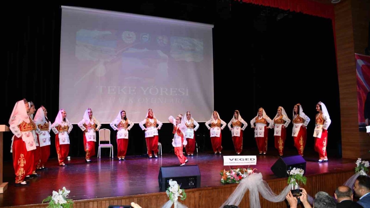 Vezirköprü’de Türk Halk Oyunları Gösterisi