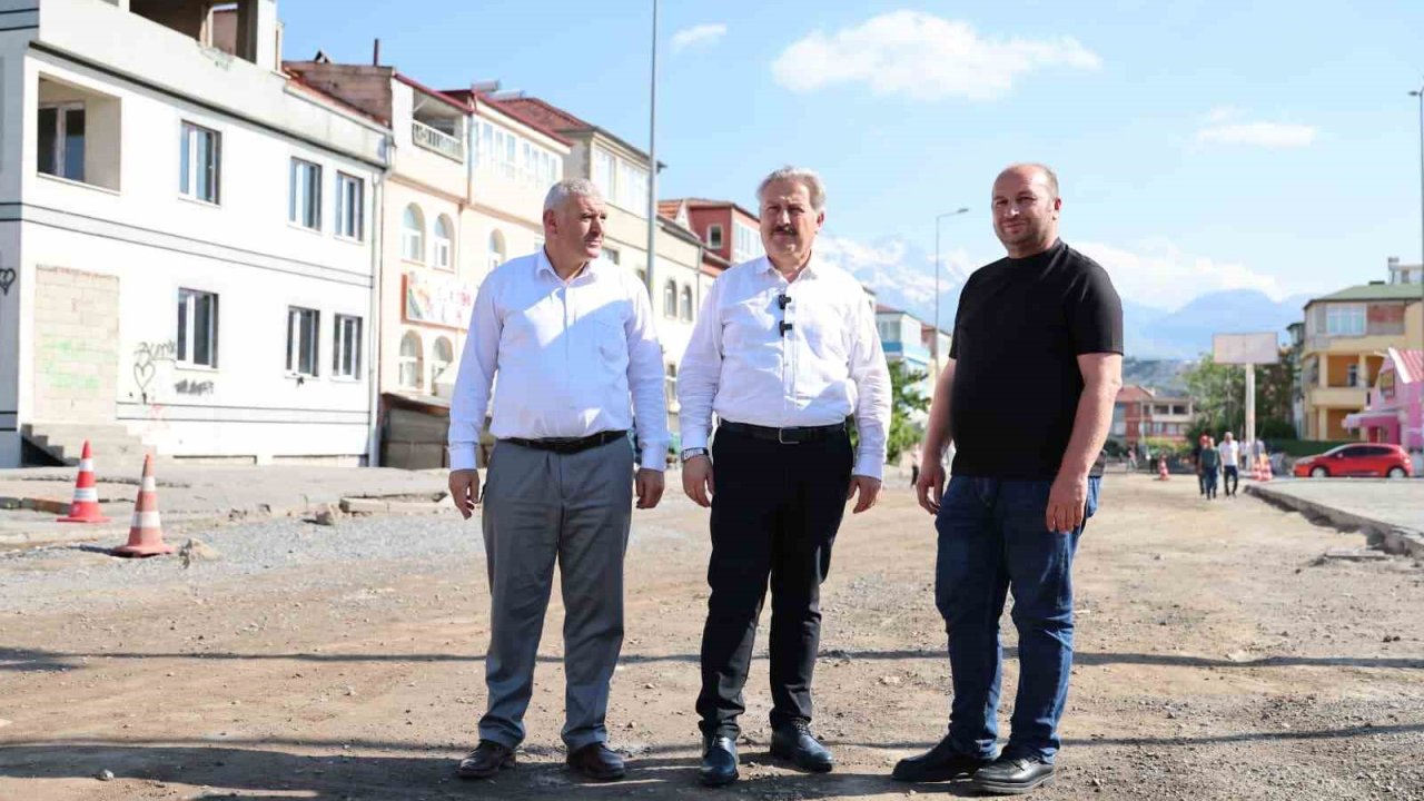 Melikgazi Belediyesi’nden 4 mahalleye asfalt atağı