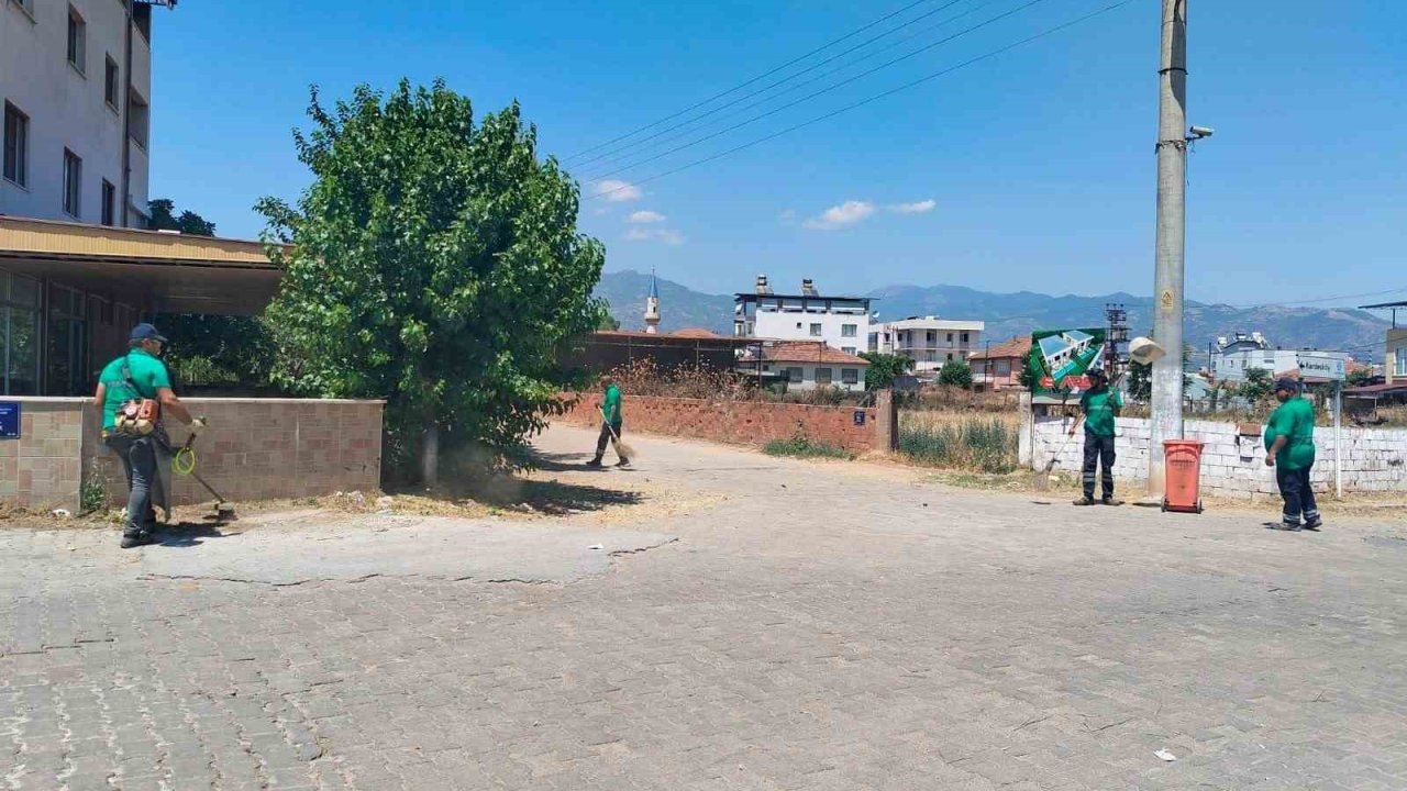 Efeler’de temizlik çalışmaları sürüyor