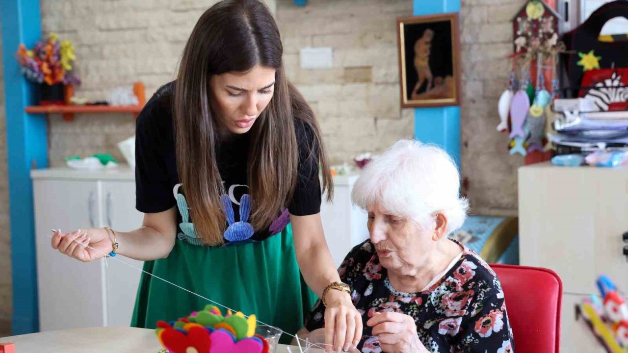 Alzheimer hastaları Mavi Ev’de buluşuyor