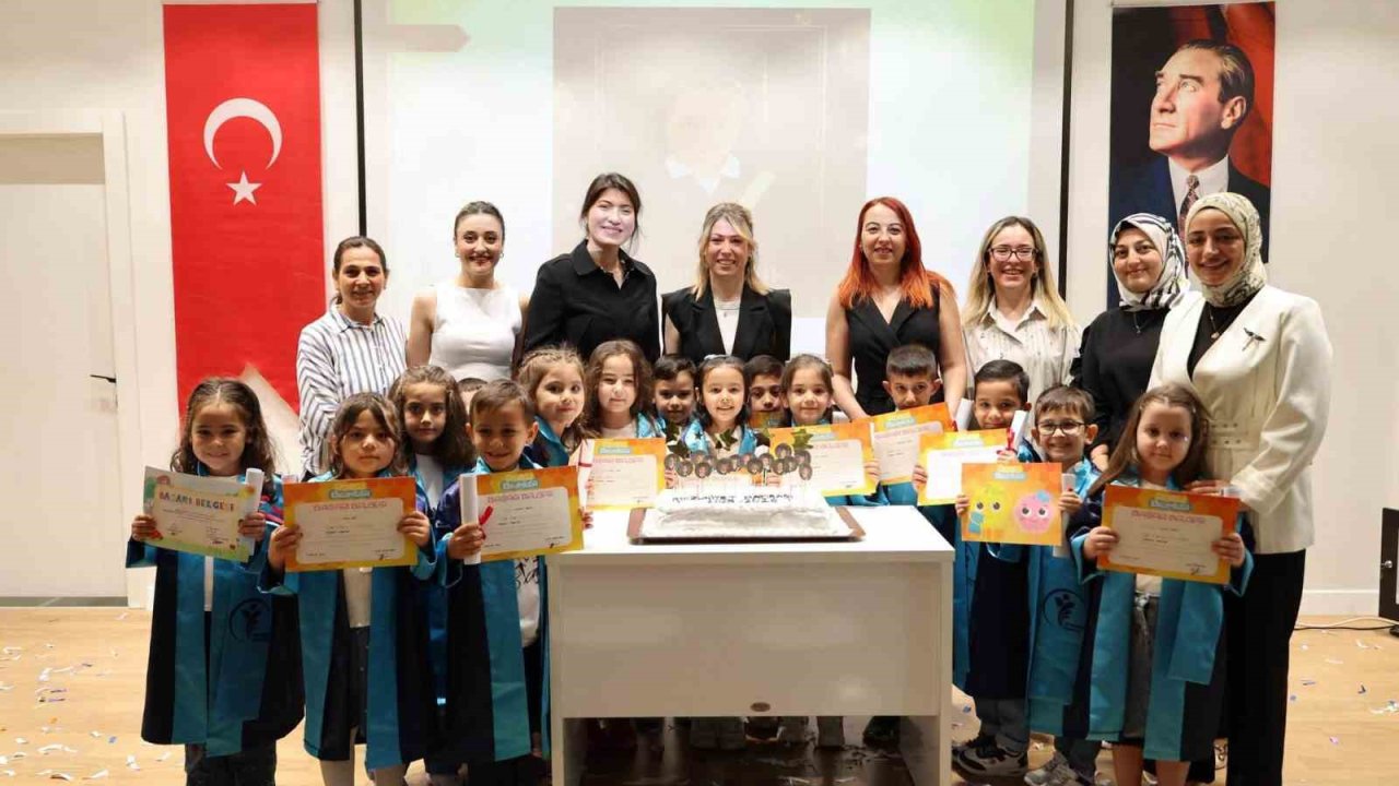 Merkezefendi’de kreş öğrencilerinin mezuniyet sevinci