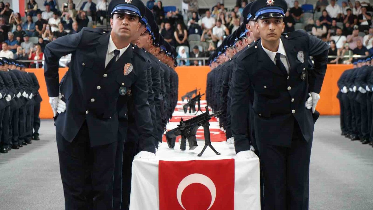 Bayburt’ta 342 polis adayı mezuniyet sevinci yaşadı