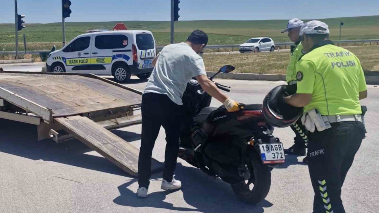 Çorum’da motosiklet ile otomobil çarpıştı: 1 yaralı