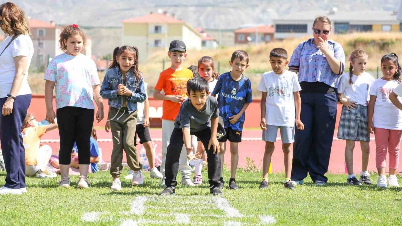 Erzincan’da bin öğrenci geleneksel oyunlar şenliğinde buluştu