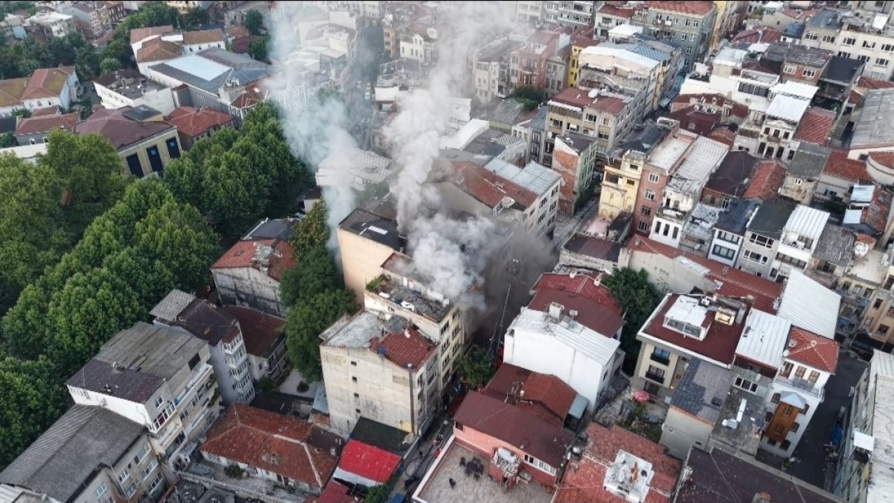 Fatih’te 5 katlı iş hanında yangın: 1 kişi kurtarıldı