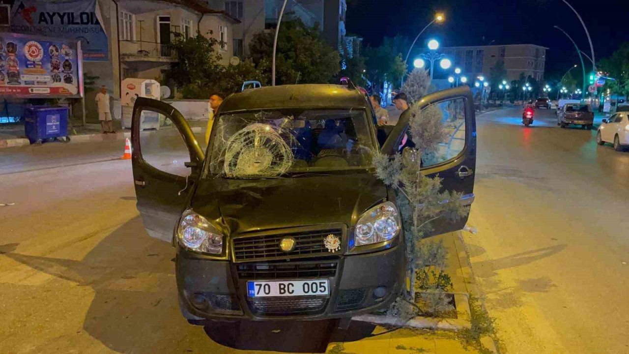 Hafif ticari aracın çarptığı belediye işçisi ağır yaralandı