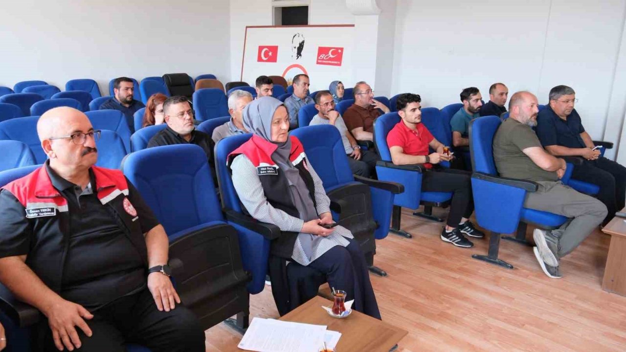 Erzincan’da bitki koruma ürünleri bayilerine b-reçete eğitimi verildi
