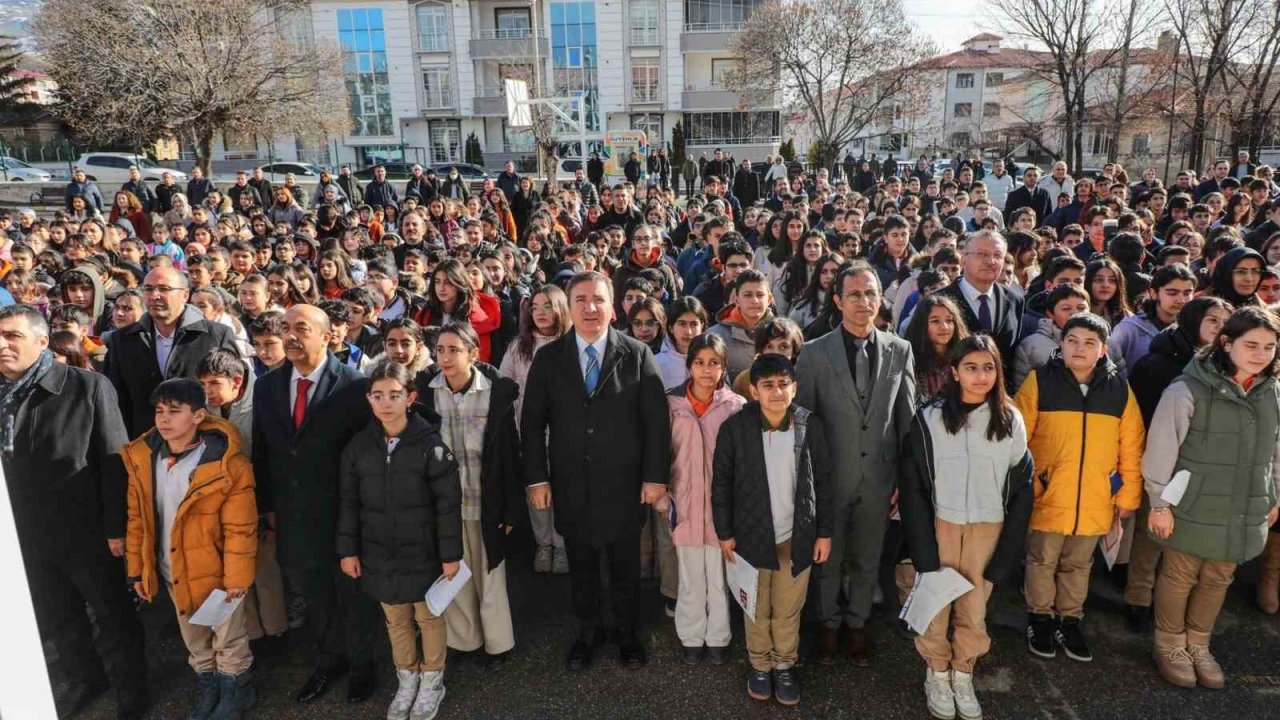 Vali Aydoğdu’ndan öğrencilere karne ve yaz tatili mesajı