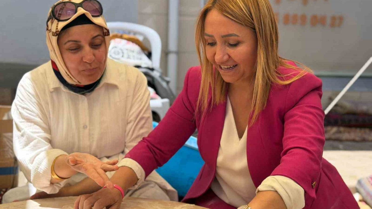 Başkan Tekin kendi elleriyle gözleme açtı