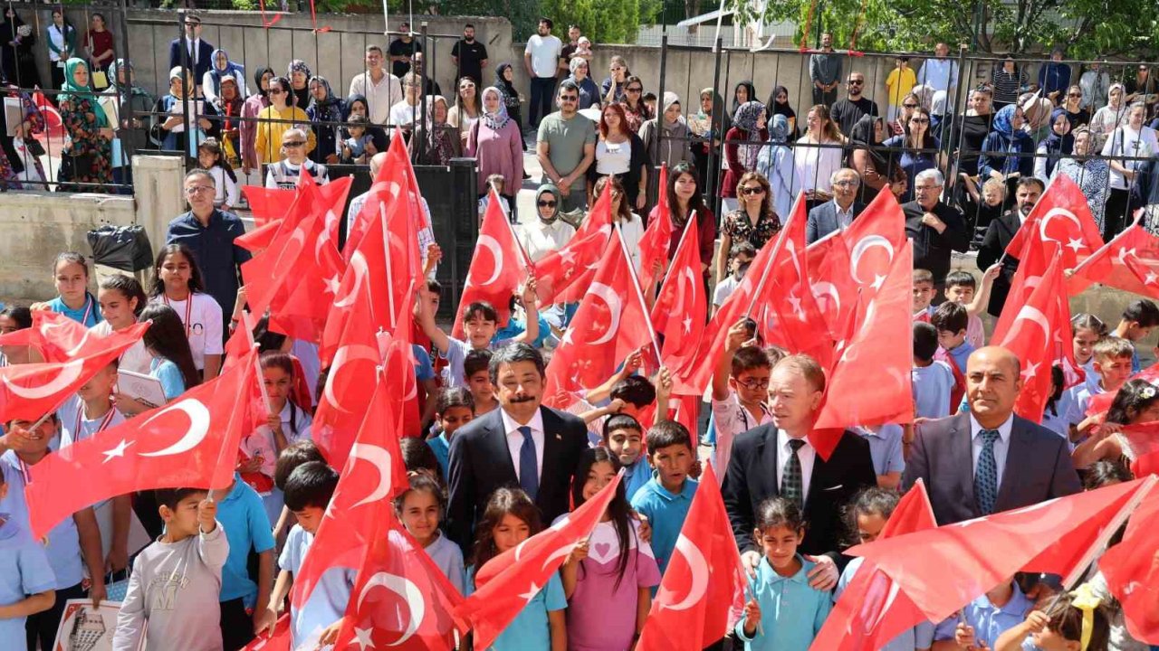 Kırşehir’de 40 bin 376 öğrenci karne heyecanı yaşadı