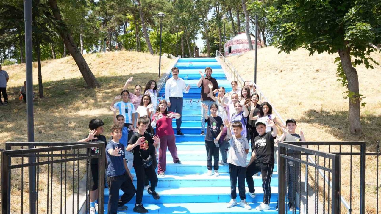 Minik ellerden Babasultan Parkı’na renkli dokunuş