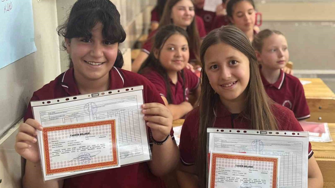 Kırklareli’de 53 bin 822 öğrenci karne heyecanı yaşadı