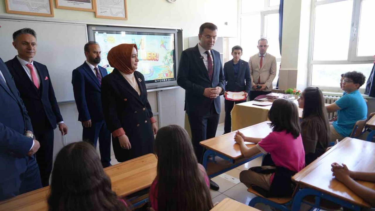 Niğde’de 67 bin 811 öğrenci karne heyecanı yaşadı